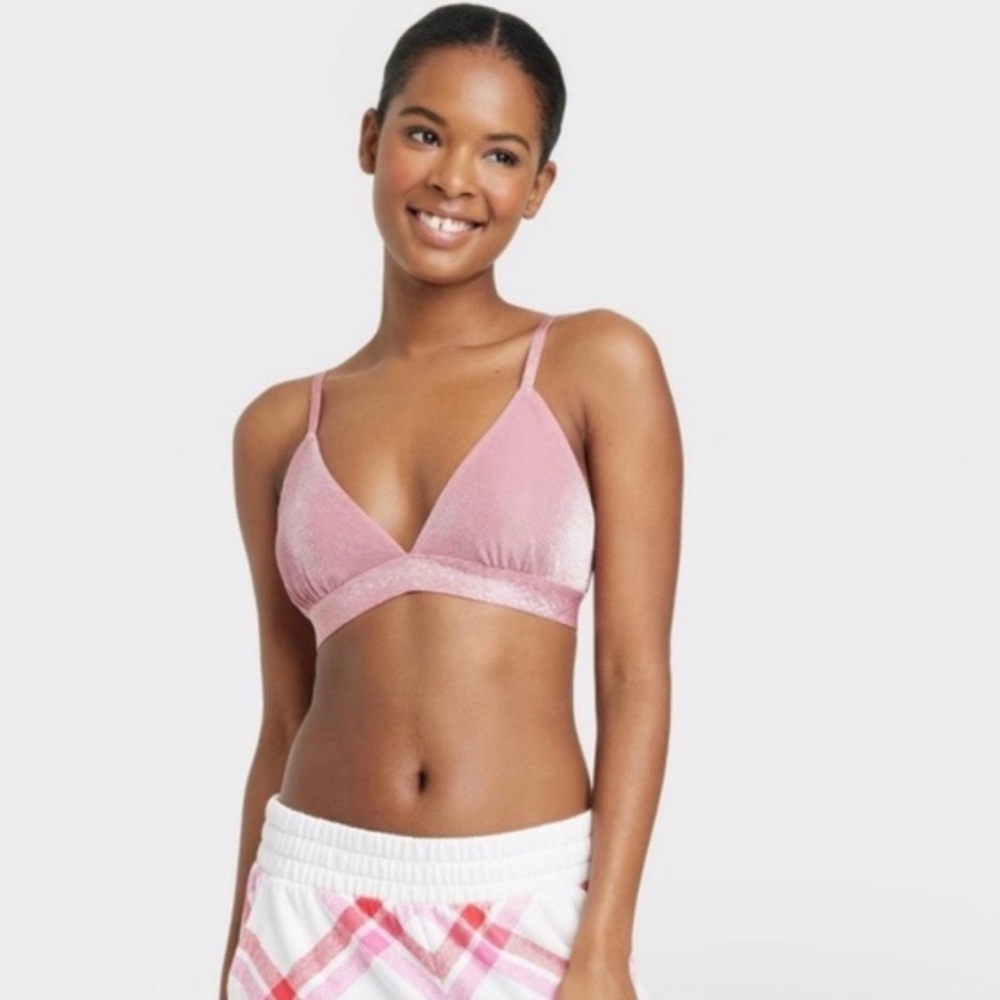 Colsie Pink Sparkle Bralette. Size Medium. Great Condition. Intimates